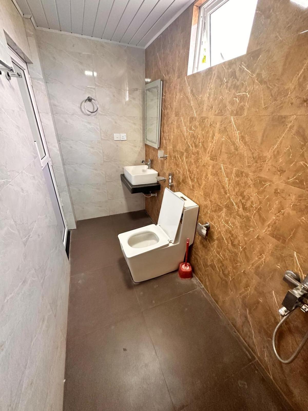 טרינקומאלה Holiday Villa מראה חיצוני תמונה