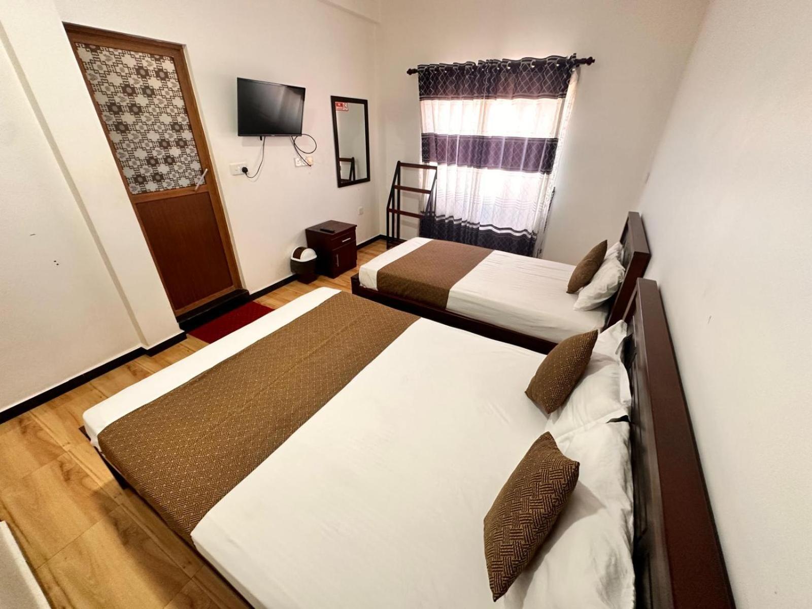 טרינקומאלה Holiday Villa מראה חיצוני תמונה