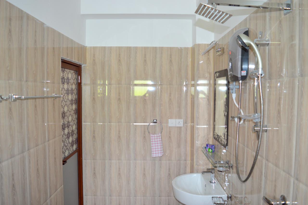 טרינקומאלה Holiday Villa מראה חיצוני תמונה
